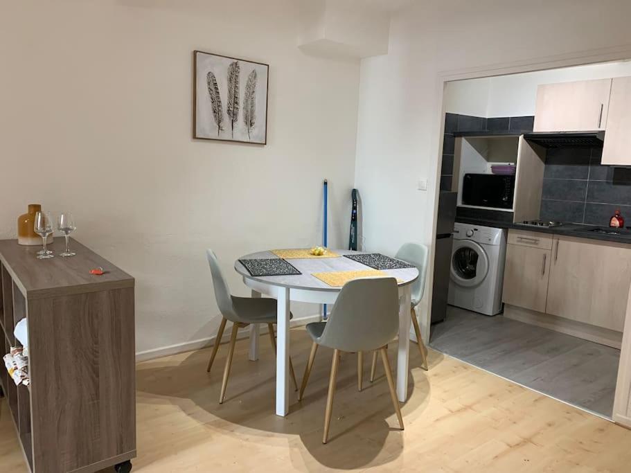 Aubenas : Beau Studio, Proche Du Chateau Exterior photo